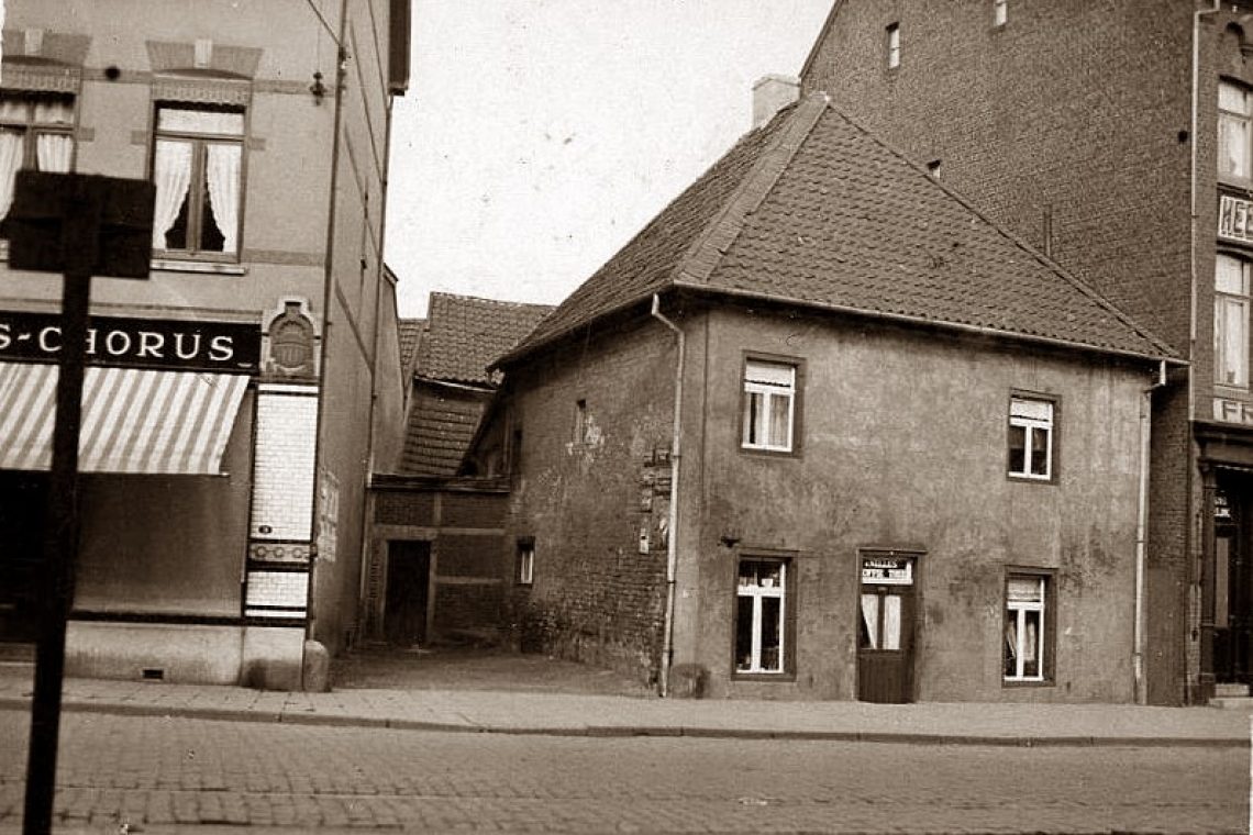 0042 foto huis rabbi plus synagoge