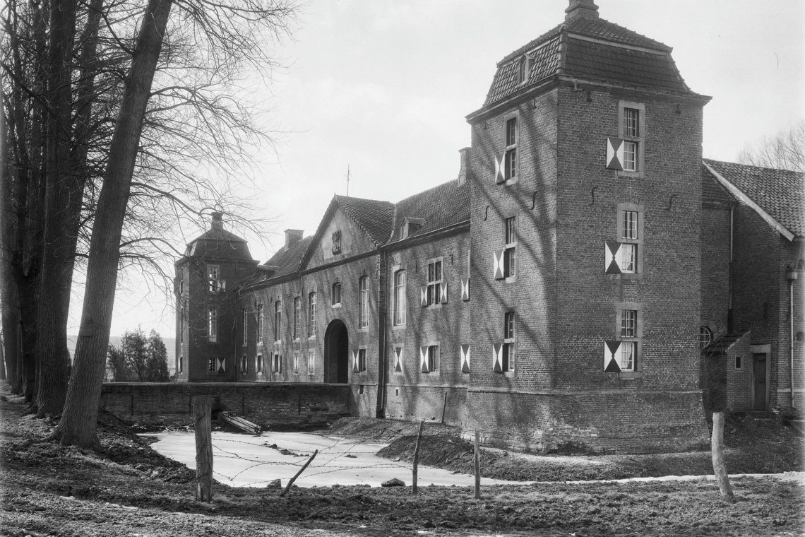 Haeren Overzicht_voorgevel_naar_het_zuiden_-_Voerendaal_-_20244591_-_RCE Haeren Overzicht_voorgevel_naar_het_zuiden_-_Voerendaal_-_20244591_-_RCE