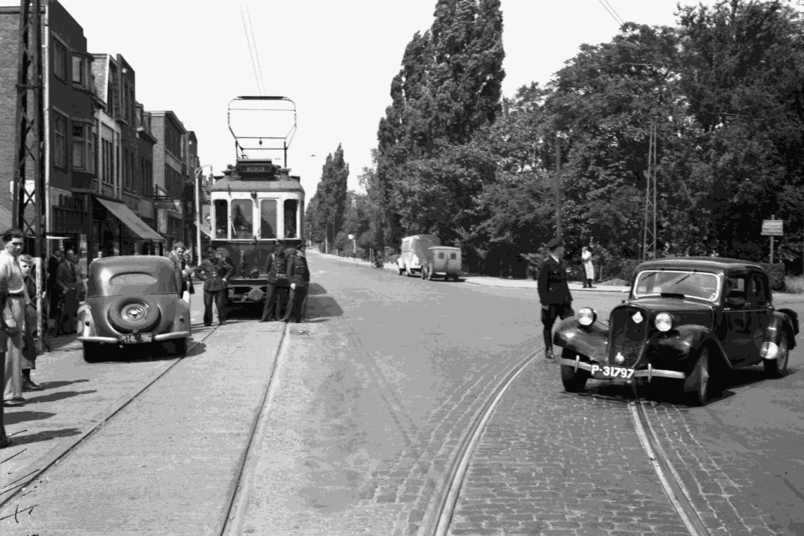 MP49179 – 1949 Aanrijding Akerstraat Hoensbroek-k Born: Beeldbank HCL-DSM-collectie MP49179