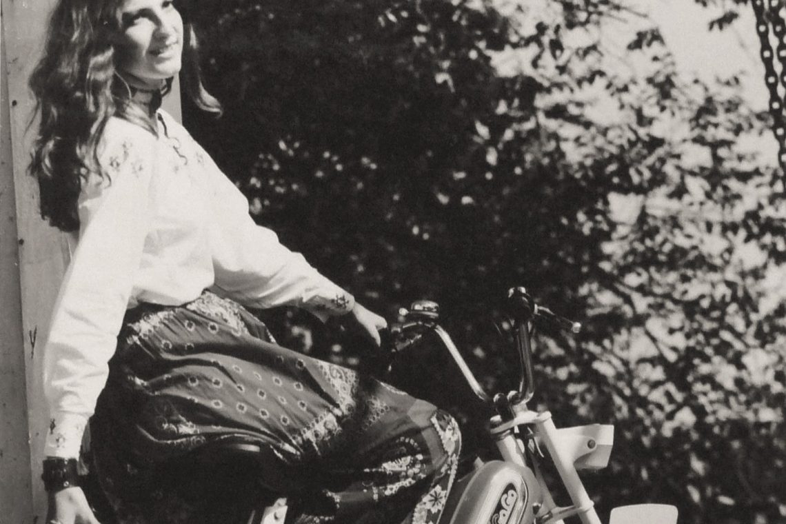 Reclamefoto voor de bromfiets Batavus GoGo met Anker-Laura M56 motor. HCLM Uit Kerkrade Onderweg 2012 Reclamefoto voor de bromfiets Batavus GoGo met Anker-Laura M56 motor. HCLM Uit Kerkrade Onderweg 2012